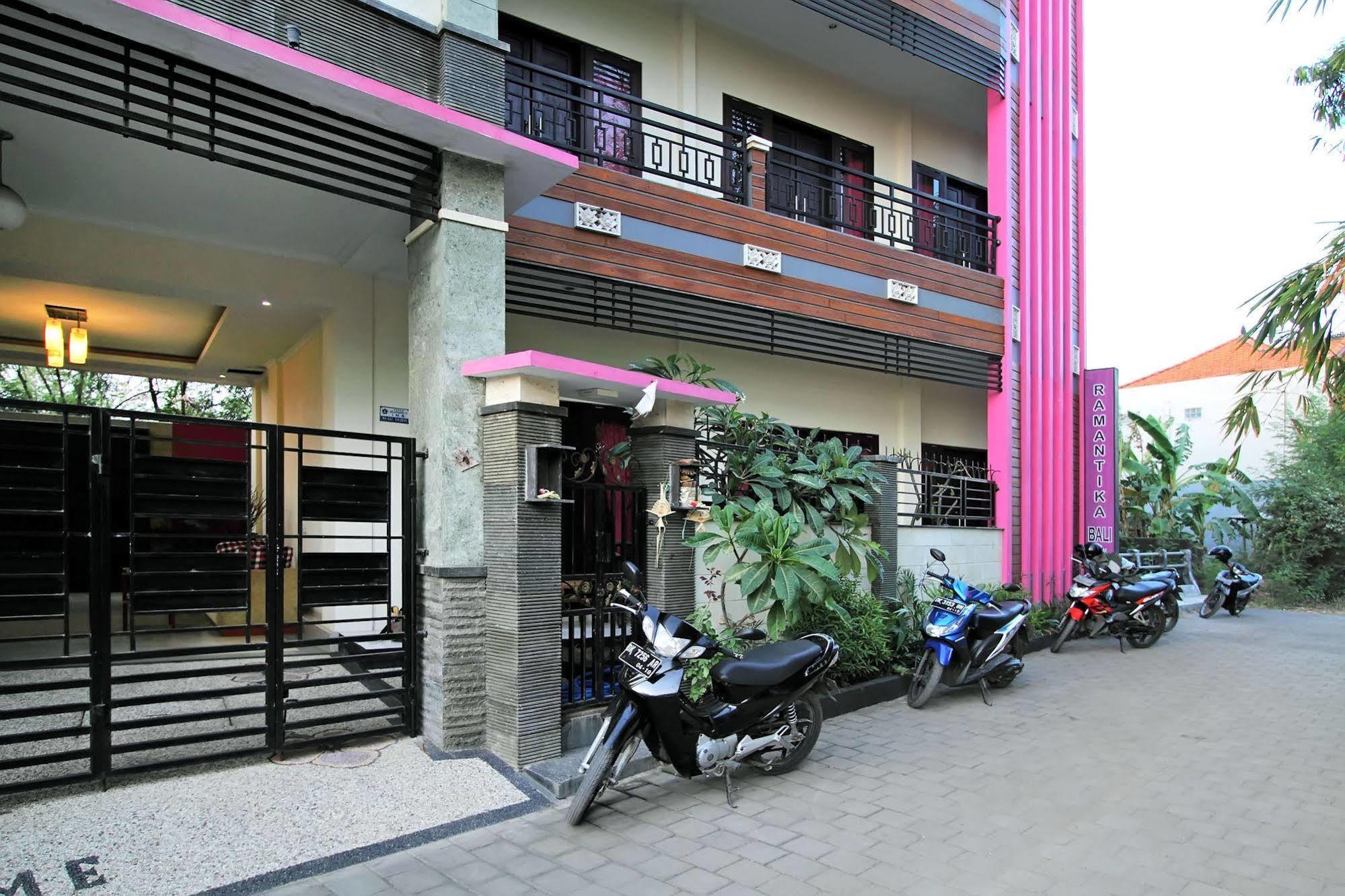 Готель Ramantika Bali House Джимбаран Екстер'єр фото