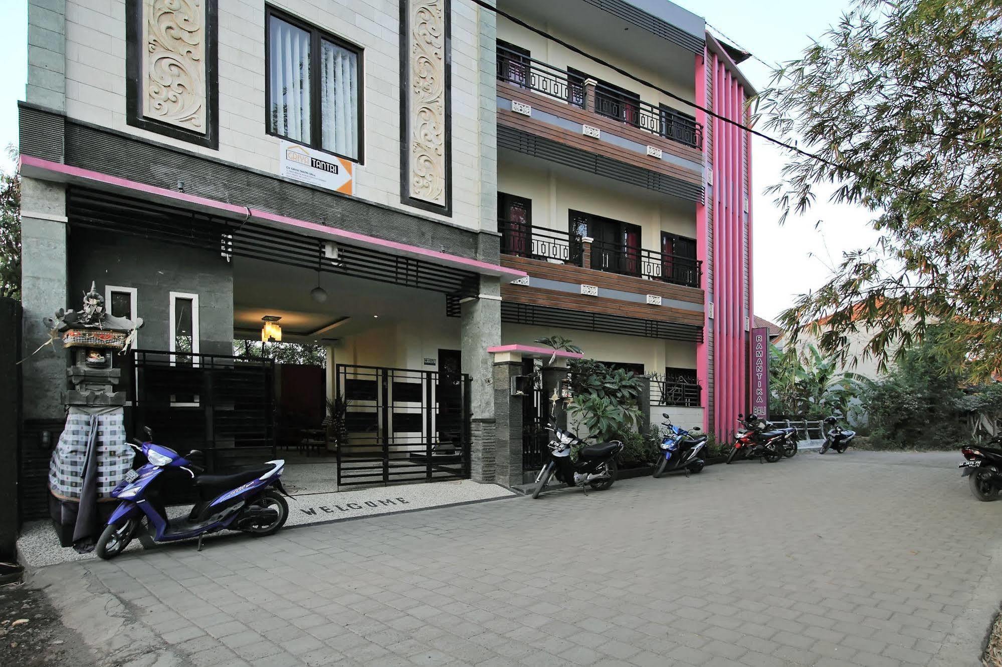 Готель Ramantika Bali House Джимбаран Екстер'єр фото